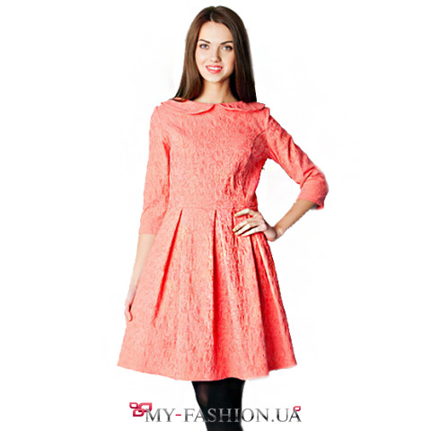 Привлекательное платье из кораллового жаккарда Привлекательное платье из кораллового жаккарда