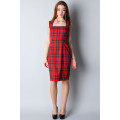 Клетчатое платье с вырезом каре