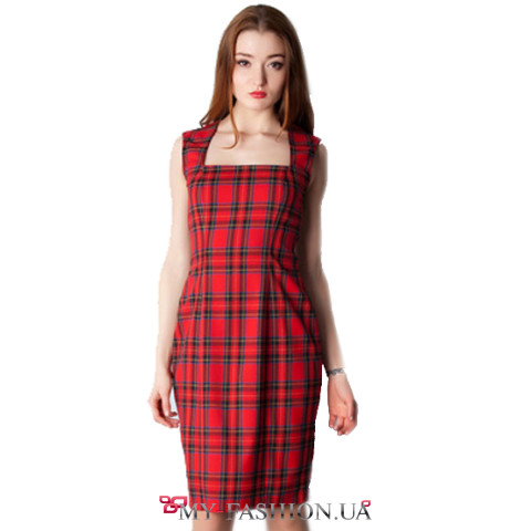 Клетчатое платье с вырезом каре