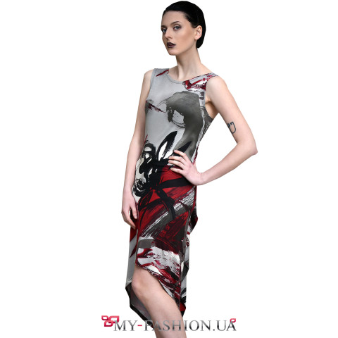 Трикотажное платье красно-серой расцветки с хвостом