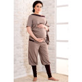 Трикотажный костюм для беременных с модельными штанами