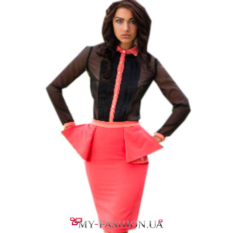 Классическая розовая юбка из костюмной ткани с волнующими крылышками