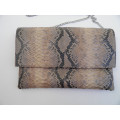 Классический клатч- сумка из перфорированной кожи под рептилию