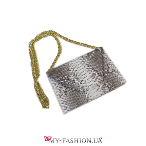 Яркая сумка- клатч из кожи рептилии с золотой цепью