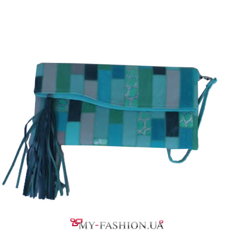 Модная сумка клатч из кусочков кожи в бирюзовой цветовой гамме