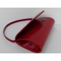 Красная кожаная сумка- клатч прямоугольной формы