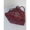 Кожаная женская сумка - мешок бордового цвета с плетенными ручками