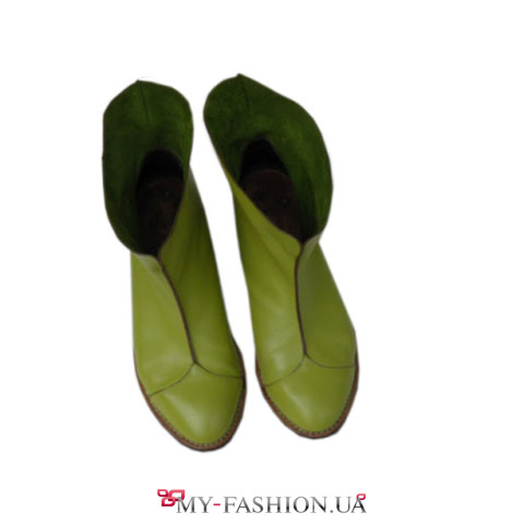 Закрытые салатовые туфли с высоким голенищем