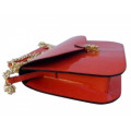 Яркая сумка из натуральной лаковой кожи с декоративной пряжкой