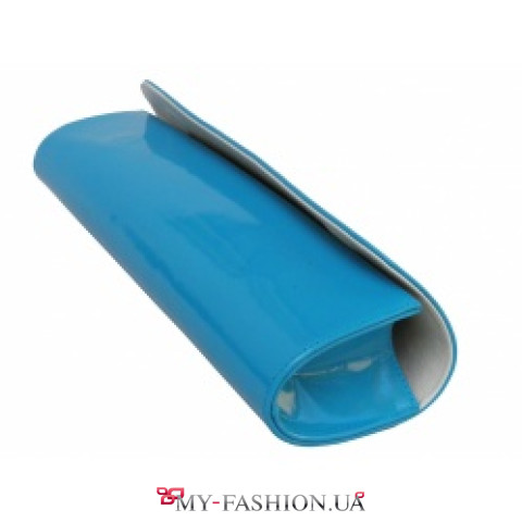 Голубой клатч-трубочка из натуральной лаковой кожи