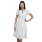 Короткое белое платье из тонкого трикотажа