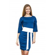 Классическое синее платье с белым поясом