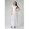 Белое летнее платье с расшитым подолом