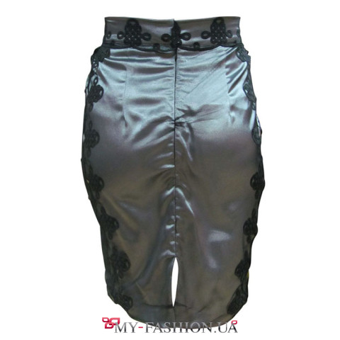 Стильная юбка классического силуэта изготовлена Стильная юбка классического силуэта изготовлена