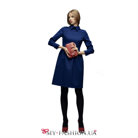 Строгое платье насыщенного синего цвета