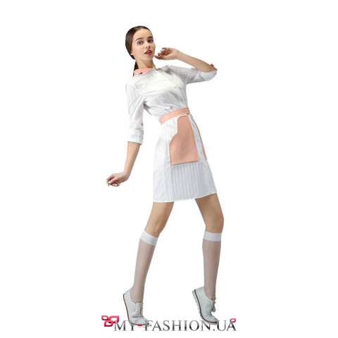 Платье-рубашка белого цвета со вставками из экокожи