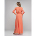 Персиковое платье максимальной длины