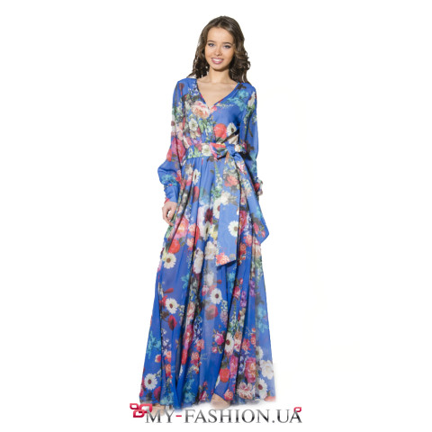 Синее длинное платье с крупными цветами