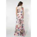 Розовое платье с крупными разноцветными цветами