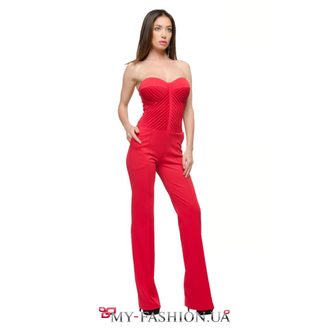 Комбинезон ярко-красного цвета с чашками на лифе