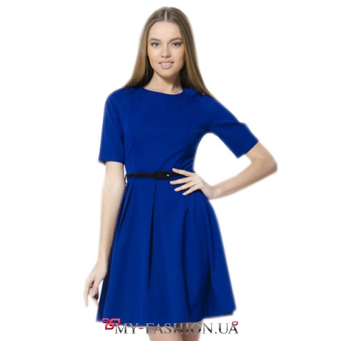 Привлекательное синее платье с короткими рукавами