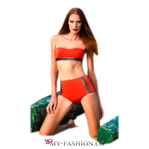 Стильный купальник-бандо красного цвета