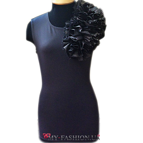 Чёрный топ с рюшем из тонкого трикотажа