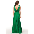 Вечернее платье максимальной длины изумрудного цвета