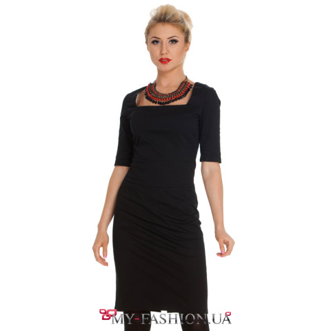 Черное короткое трикотажное платье