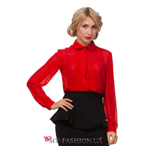 Алая блуза со складами на груди