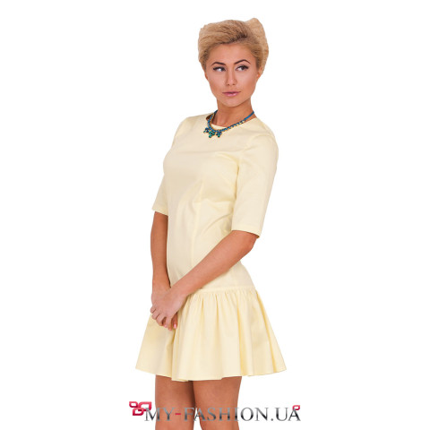 Светлое короткое платье со складами Светлое короткое платье со складами