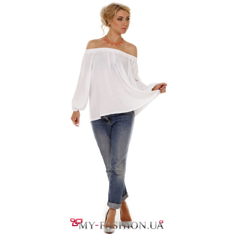 Белая блуза свободного силуэта