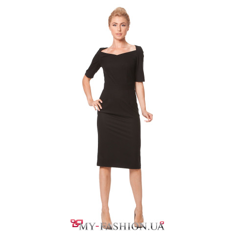 Платье-футляр чёрного цвета из костюмной ткани