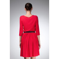 Красное офисное платье приталенного силуэта