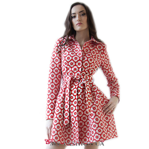 Розовый плащ с цветочным принтом