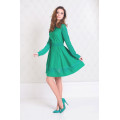 Зелёное платье с широкой юбкой