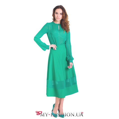 Яркая зеленая юбка расклешенного покроя