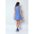 Голубое летнее платье с геометрическим узором