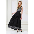 Длинное чёрное вечернее платье с перфорацией
