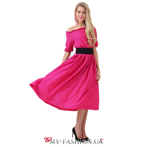 Малиновое платье-миди в мелкий чёрный горошек Малиновое платье-миди в мелкий чёрный горошек