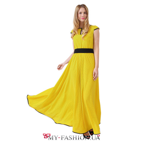 Жёлтое длинное платье в мелкий чёрный горошек