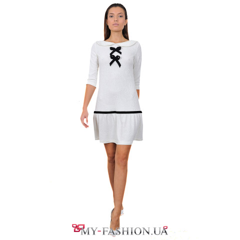 Платье молочного цвета с чёрными бантами