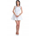 Короткое белое платье с пышной юбкой