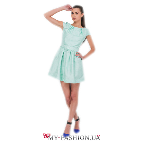 Зелёное шёлковое коктейльное платье с поясом