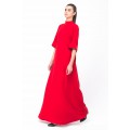 Длинное цельнокройное платье красного цвета