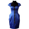 Синее стрейч- атласное платье с женственно подчеркнутой