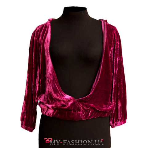 Бархатная куртка с капюшоном