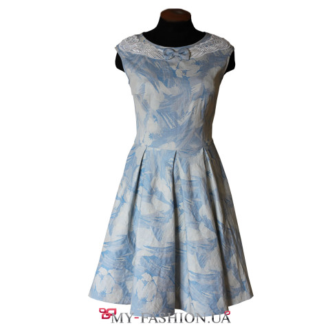 Милое голубое платье с воротничком