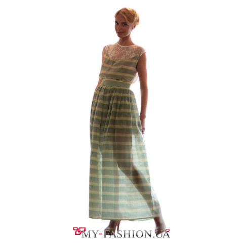 Нежное полосатое платье с кружевной спинкой