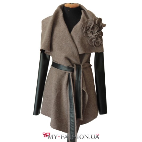 Стильное пальто из валяной шерсти с рукавами из искусственной кожи